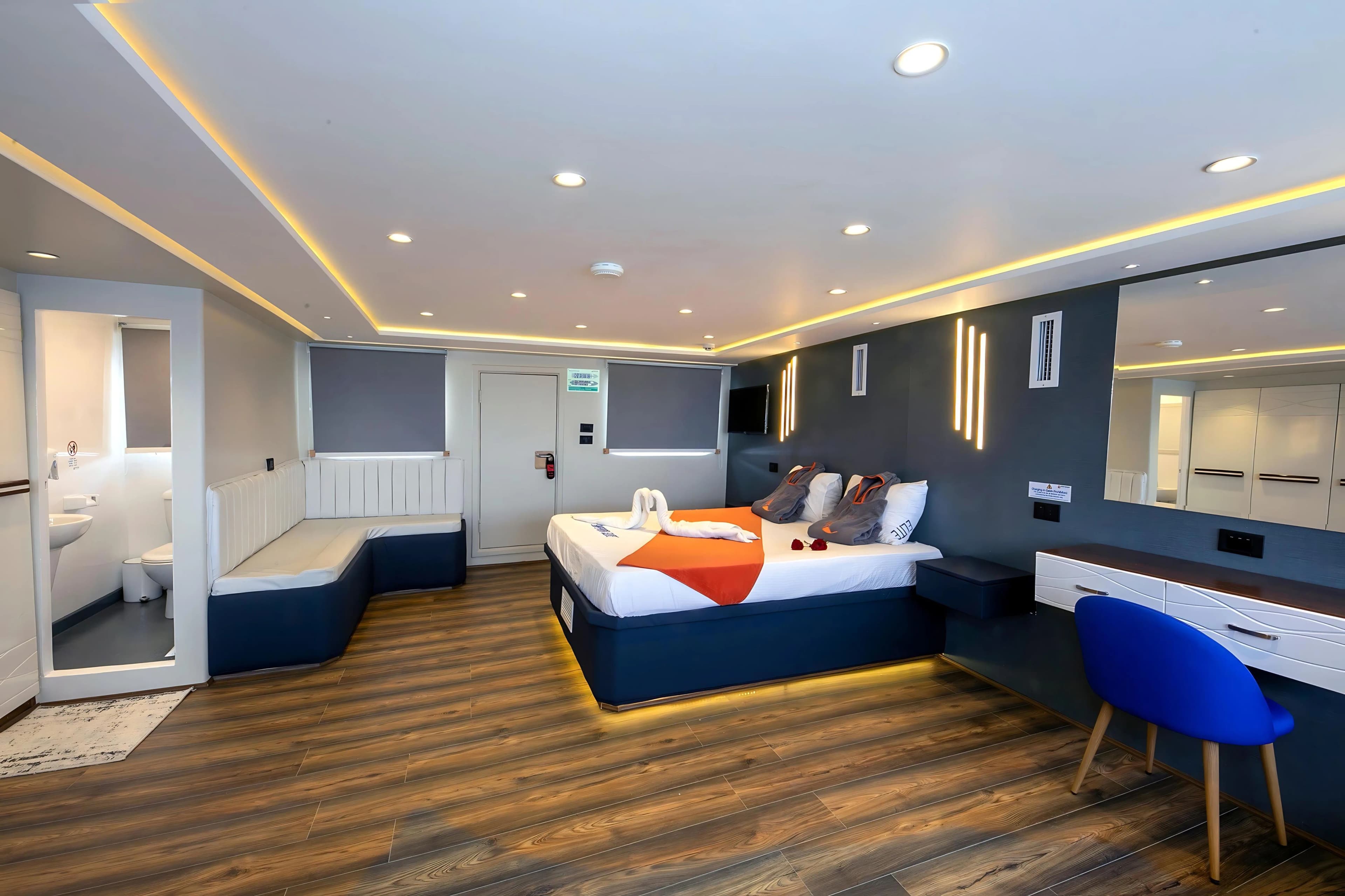 Upper Deck Junior Suite