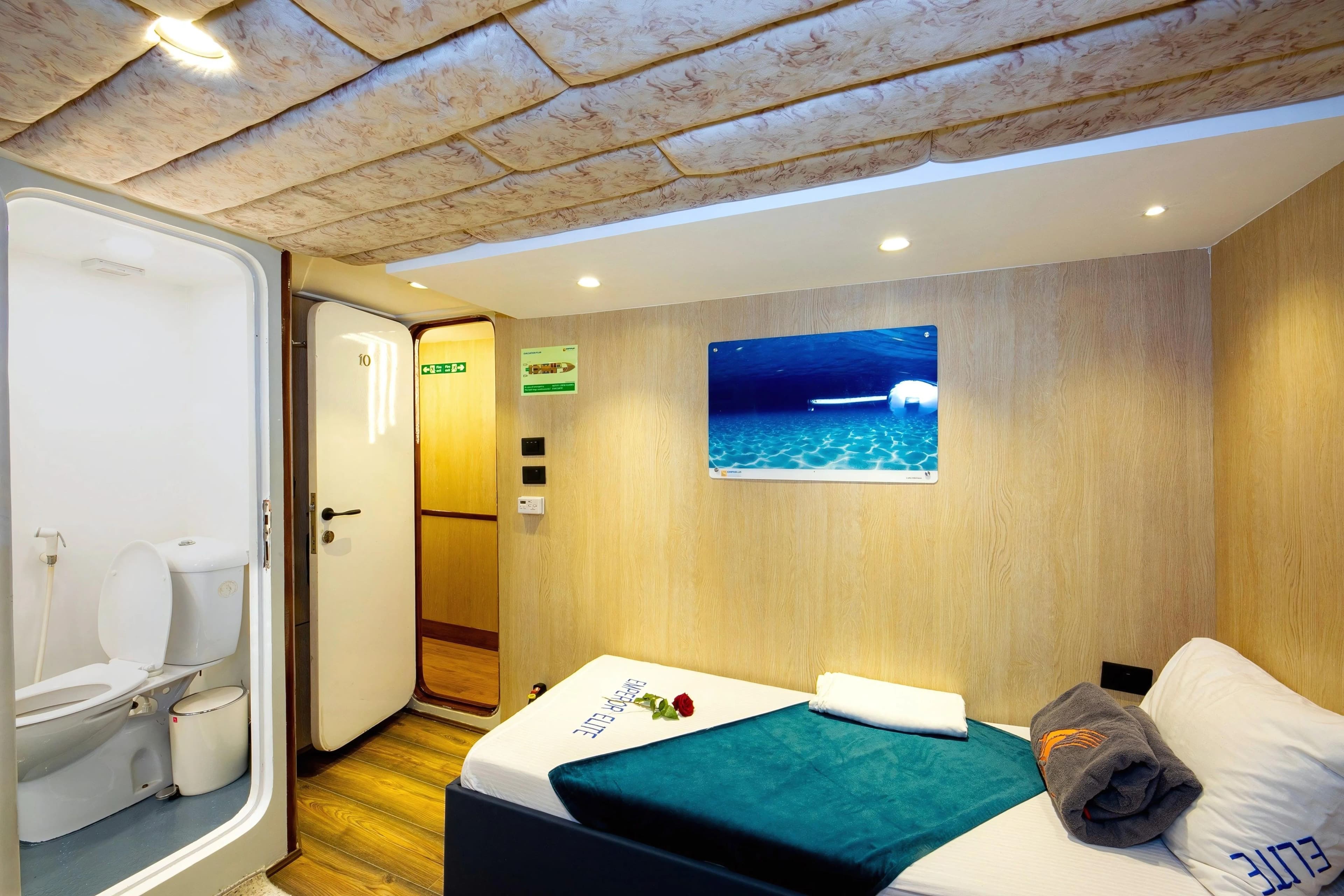 Upper Deck Twin Cabins
