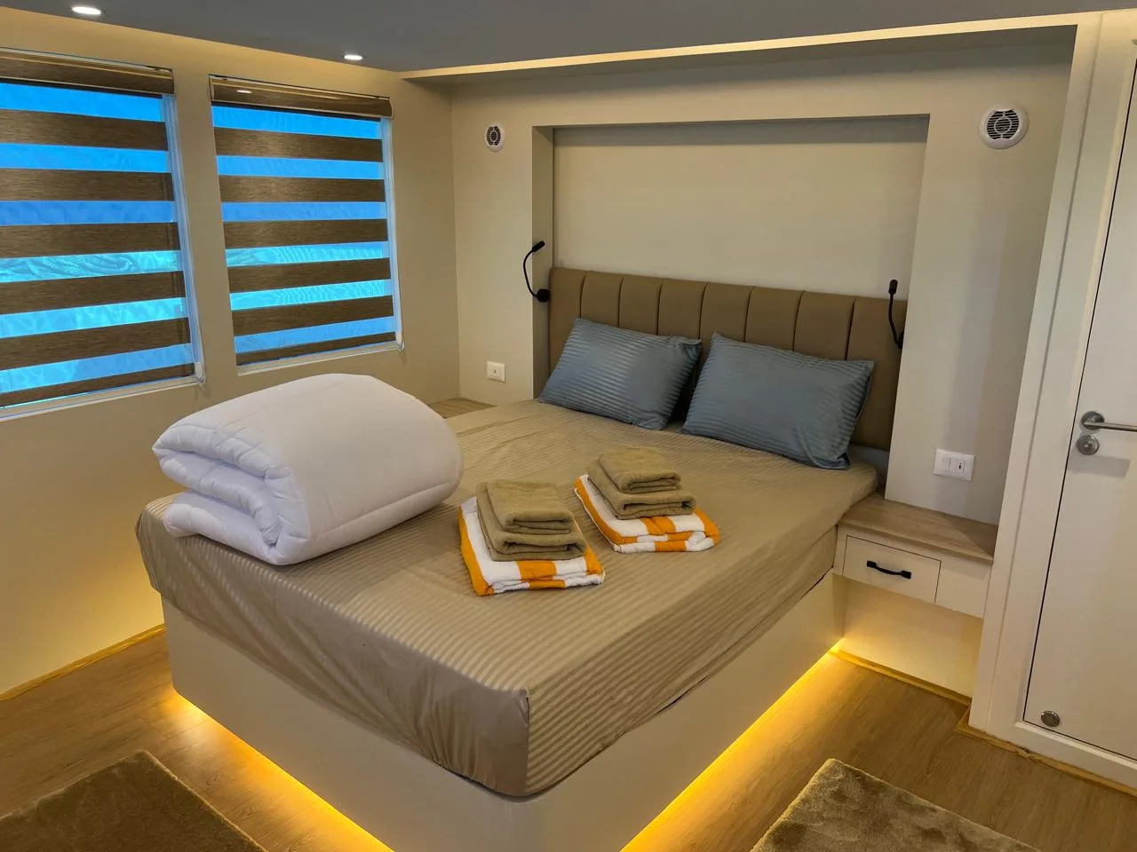 Upper Deck Twin
