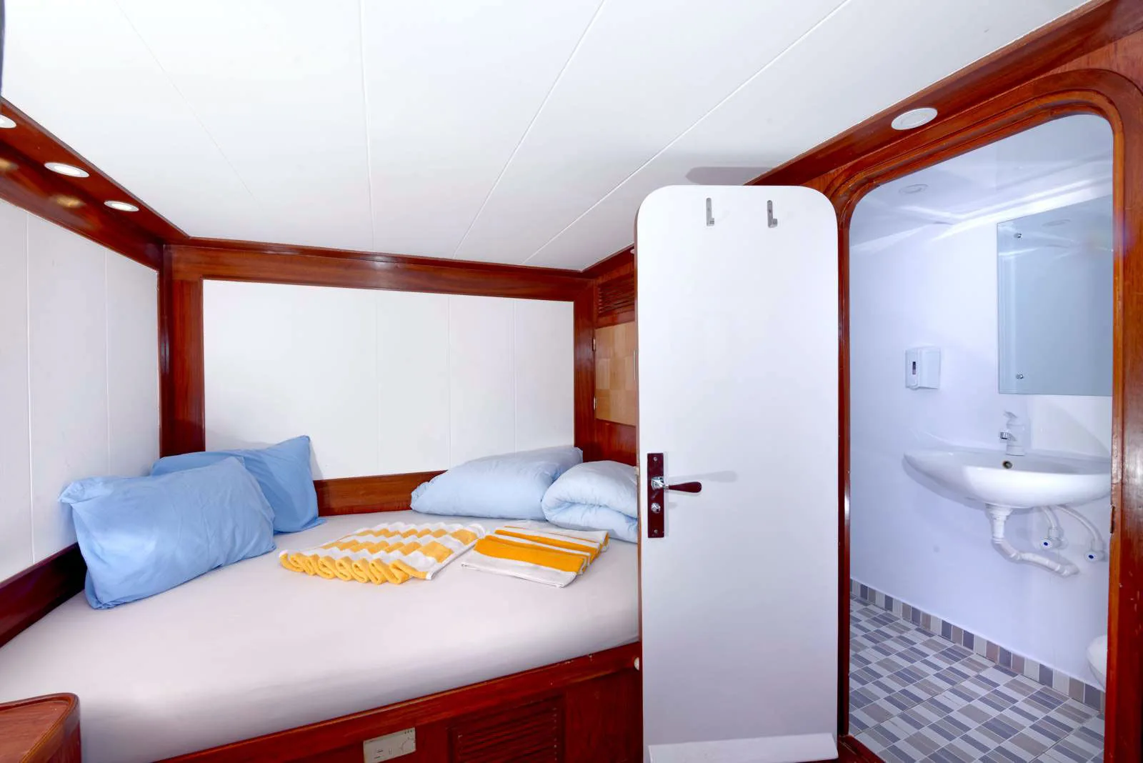 Twin Lower Deck