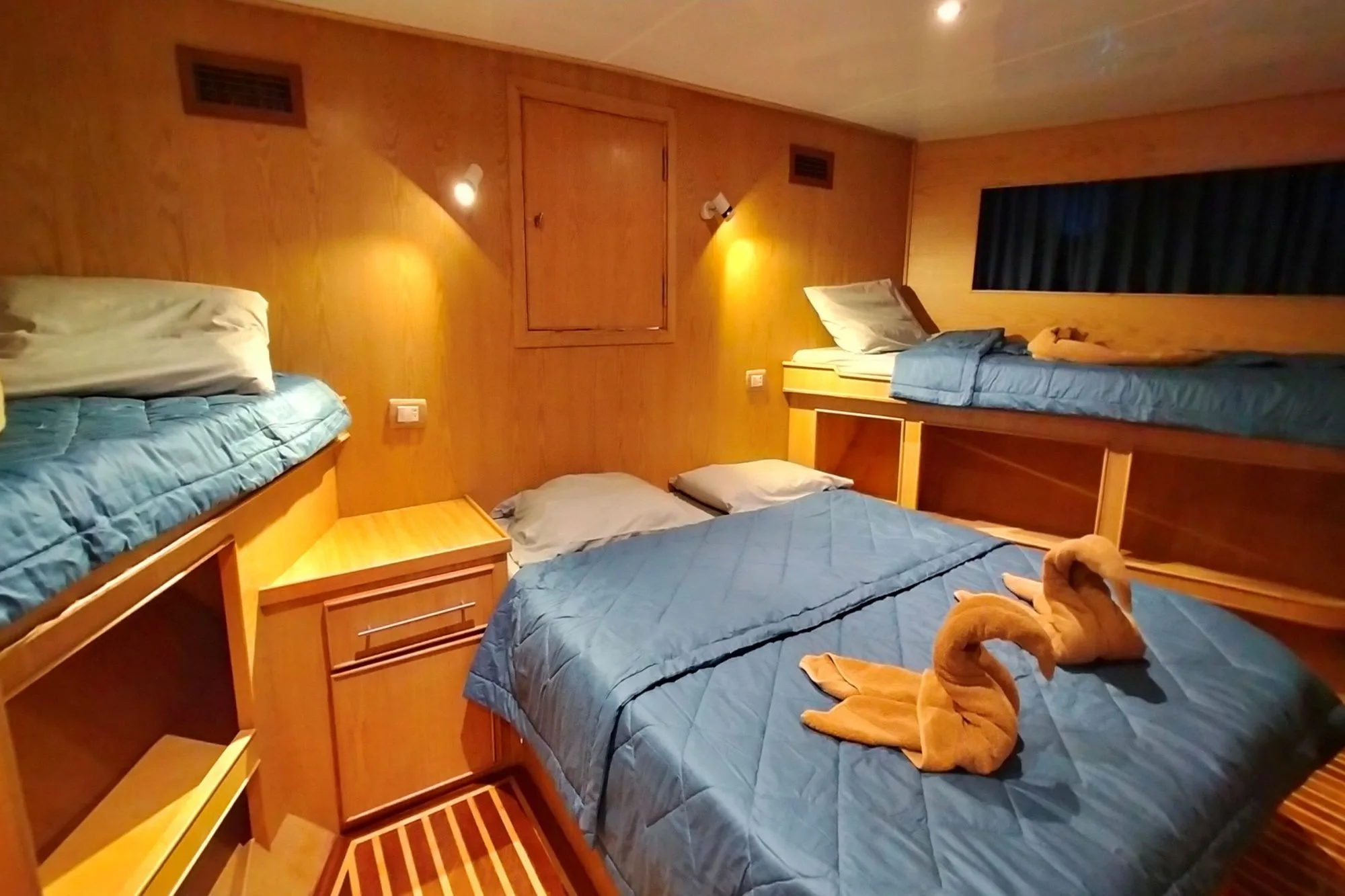 Lower Deck - Twin Cabins