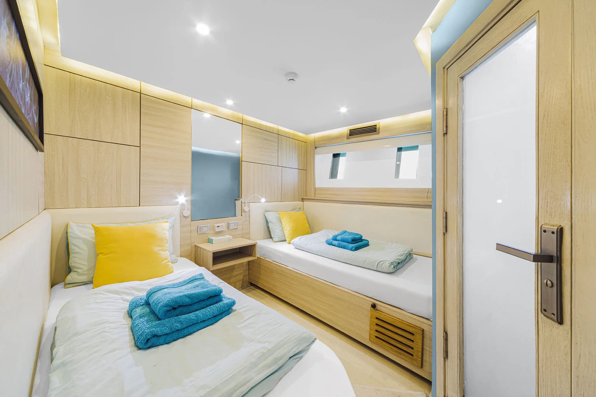 Upper Deck Double Cabin